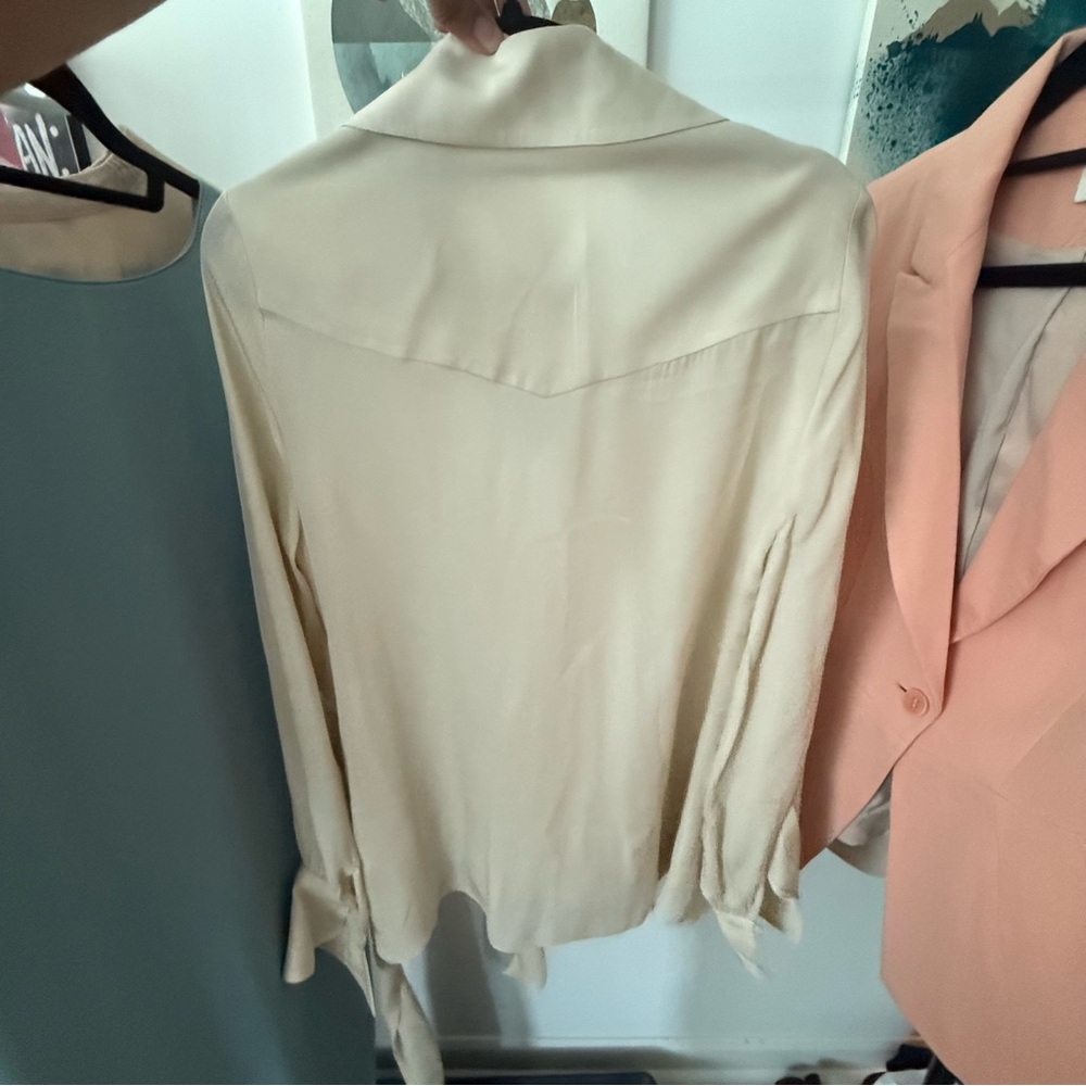 Haute Hippie Cream Silk Wrap Blouse with Tie Detail Fits S/M size XS - Picture 9 of 12